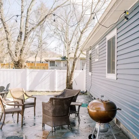 Walkable Downtown Black Mtn Cutie w hot tub + SAUNA -15min to Asheville