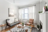 Guest Favorite Getaway in Lakeview Near Wrigley - Апартаменты