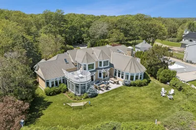 Expansive oceanfront 4+bdr home in KPT, pet friendly, breathtaking sunrise view! Hotel di 