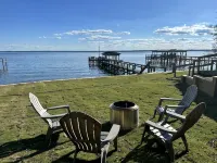 Life is better at the Lake Lakefront home that sleeps 13! - WiFi