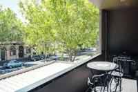 Spacious, modern apartment right in the Bendigo CBD - อ่างจากุชชี่