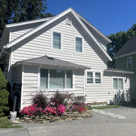 The Reminisce! 5/3, Downtown, Hot Tub, Fenced Yard, Fire Table, Free Parking,Lux