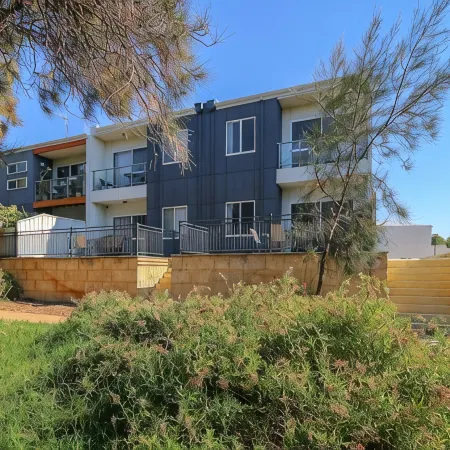 Estuary Waterfront - View from your Courtyard!