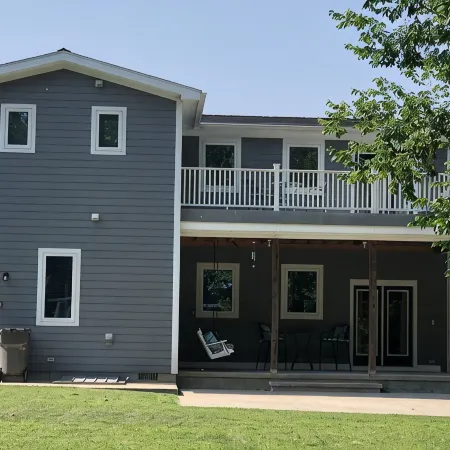 Newly Constructed Second Floor Modern Studio Apartment Unit 2 ~ Sleeps 6