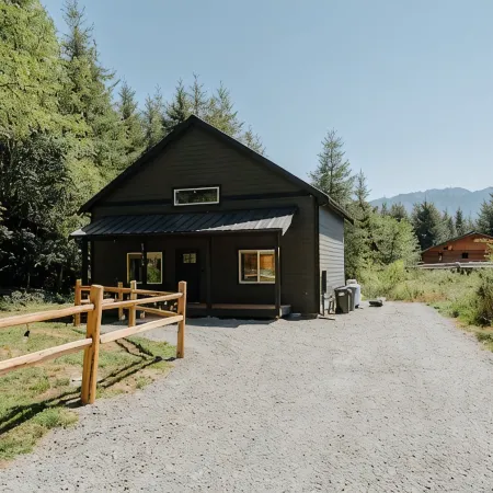 Mt Rainier Retreat-Views, Hot tub, EV, Heated deck