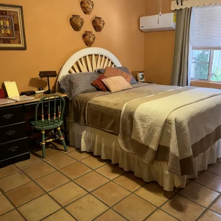 LA CASITA: Charm/Privacy, Stunning Patio, pet friendly