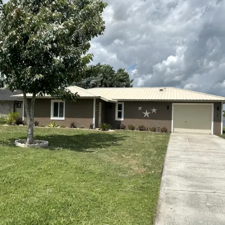 Lake House! Game Room, Fire Pit, Huge Kitchen, Remodeled!