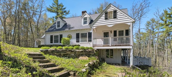 Charming Riverview Cottage Home in Black River Falls Hotels in Jackson County