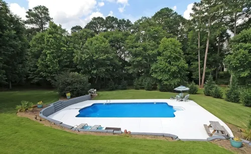 Modern meets country Loganville GA with AC, WiFi, pool. - Homestays
