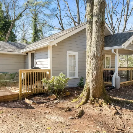 Cozy 2 bedroom in the heart of Gold City