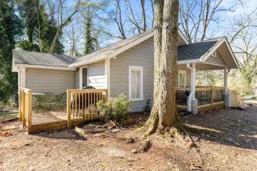 Cozy 2 bedroom in the heart of Gold City