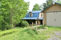 Charming 1920s Hillside Home Overlooking Valley and Rails-To-Trails - Homestays