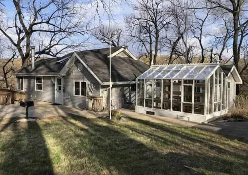 Cozy cottage retreat that’s perfect for recharging. - 3-Star