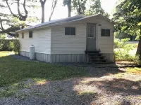 Little White Cabin by the river, fishing trails, kayaking, near State Park lake