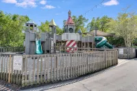 Studio w/ Balcony! Walk to Resort Pool & Baytowne Wharf at The Grand Sandestin - 2성급