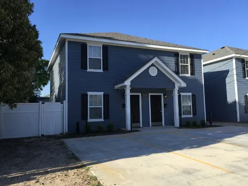 Awesome Location 2 Bedroom 2.5 Bath / Dog Friendly - 511B