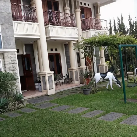 Villa Giri Kembang Hotels in Pacet