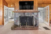 Higgins Lake - One Of A Kind Lakefront Lodge! - Wifi