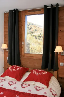 SKIS BY THE FEET- 2 ROOM / CABIN - DONE AGAIN - HIGH SPEED WIFI -CALME AND CLEAR VIEW - Apartments