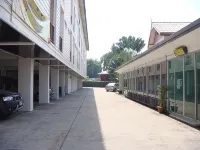 東北酒店 - 停車場