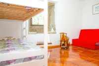 Liiiving in Caminha | Oak Tree Chill House - موقف سيارات