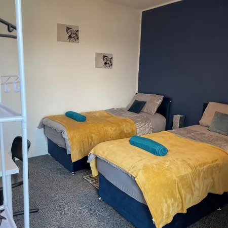 Ivy Green House - Central,Wifi,Netflix,Sleeps 7 - Business and Family Friendly