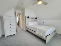 PRIVATE BEACH: ROYAL OCEANVIEW CASTLE @ CLINTON W/ 4 QUEENS 2 FULL Hotels in Clinton