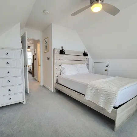 PRIVATE BEACH: ROYAL OCEANVIEW CASTLE @ CLINTON W/ 4 QUEENS 2 FULL