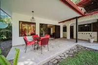 spacious and comfortable Villa with tropical charm and pool - Villas