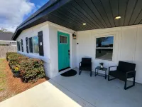 Modern Home ¤ Close to Shopping, Dining & Downtown! Outdoor Dinning & Firepit! - Wifi