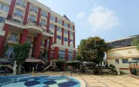 Grand Wahid Hotel Salatiga - Pools