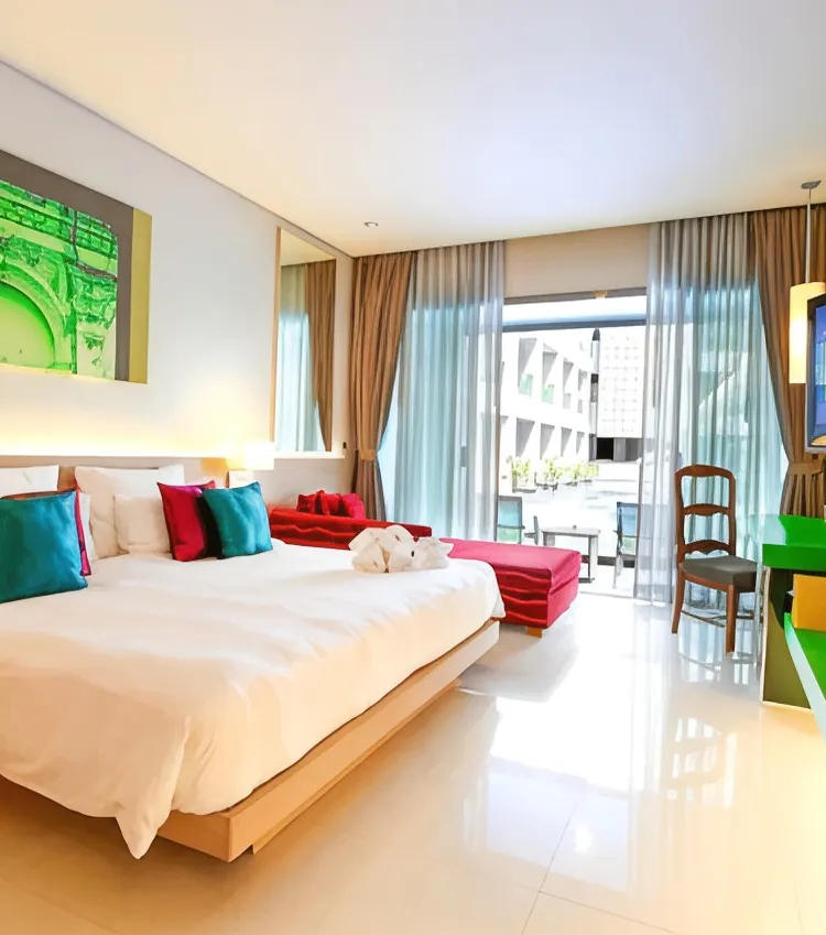 ห้องดีลักซ์ พร้อมทางลงสระว่ายน้ำ