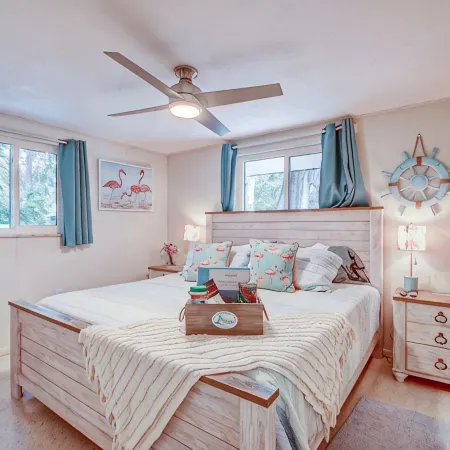 Beautiful House 🏖️ Newly Renovated Jan 2025😀Kayaks, Bikes,Beach Chairs,Fire Pit