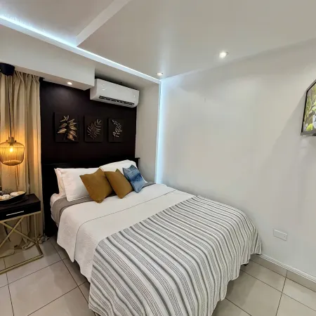 CARIBBEAN PARADISE 1 BEDROOM! Walk to the Beach.