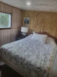 BOATHOUSE - 2 BEDROOM WATERFRONT COTTAGE SPRING & SUMMER STILL FALL AVAILABLE! - 3-Star