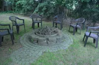 距海灘一個街區，距密歇根湖步行5分鐘，美麗林地度假屋..