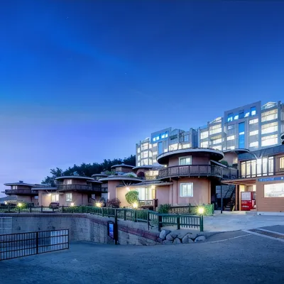 Geoje Island Sunset Hanok & Ocean Resort 鄰近沙谷会馆的酒店