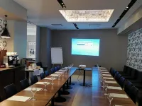 Square Hotel Отели рядом с достопримечательностью «Башни Броэль»