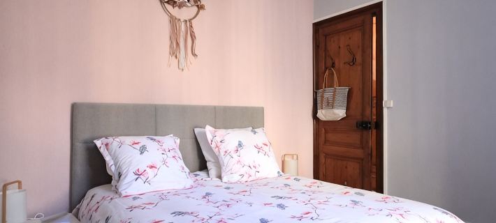 Cocoon for 2, Mers les Bains, sea view from balcony. Colorful, bright, welcoming. 索姆住宿飯店