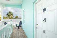 Salty Kisses Seaside Condo just steps to the beach and fishing pier - balcony