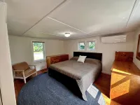 Newly renovated 2-bedroom cottage conveniently located with all the amenities! - 무료 와이파이