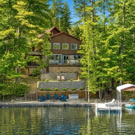 Beautiful Lake House on Belleau 100 ft of Waterfront! Kayaks, Jacuzzi 3100 sqft!