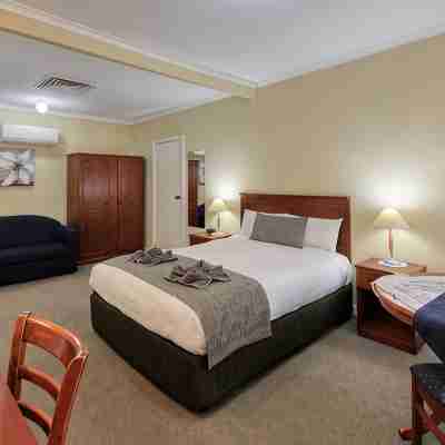 Oasis Motor Inn Rooms