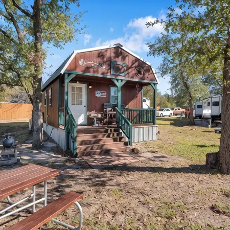 Deer Trail Cabin sleeps 6 people