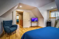 Oasis on 10 Acres, Firepits, 15 Mins to Harbor Springs, Petoskey, Sleeps 14 - 4 estrellas