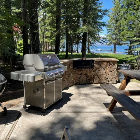 Vintage 4-bedroom cabin in Lake Almanor West with WiFi