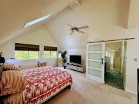 Lakefront A-Frame: Private Dock, Kayaks & Sauna – Sleeps 12, Chesapeake Bay