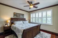 Bigfoot Bungalow -Enjoy being directly on the clear waters of Weeki Wachee River