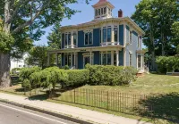 Charming Victorian Estate with AC, WiFi with water views in East Boothbay Hoteles en 