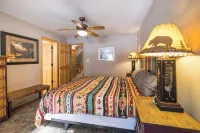 Retreat on the Green, Great Outdoor Space, Close to Bike Trails - Sleeps 8-12